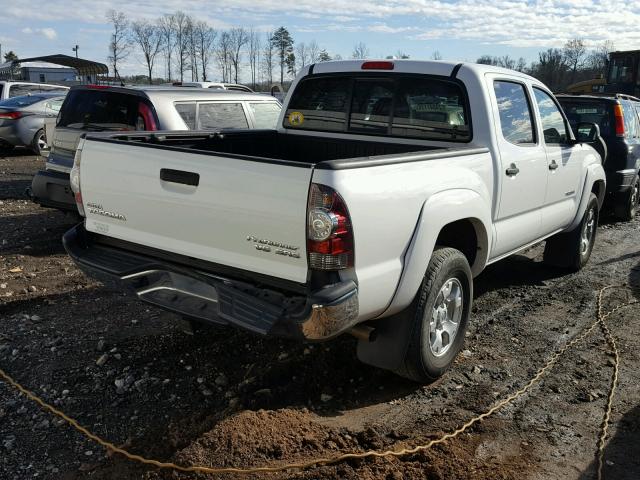 5TEJU4GN0AZ691579 - 2010 TOYOTA TACOMA DOU WHITE photo 4