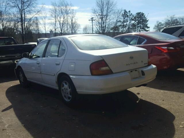 1N4DL01D2XC102456 - 1999 NISSAN ALTIMA XE WHITE photo 3