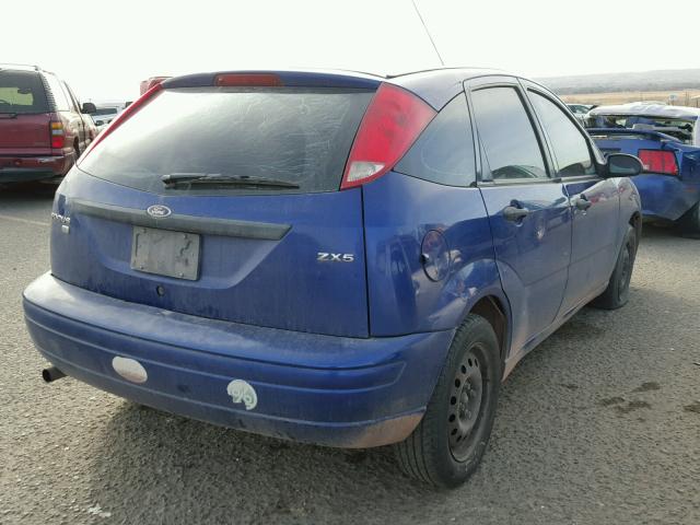 1FAFP37N86W158137 - 2006 FORD FOCUS ZX5 BLUE photo 4