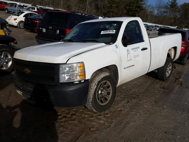 1GCNCPEX5BZ130835 - 2011 CHEVROLET SILVERADO WHITE photo 2