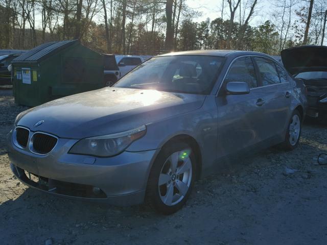 WBANF33576CB86463 - 2006 BMW 525 XI GRAY photo 2