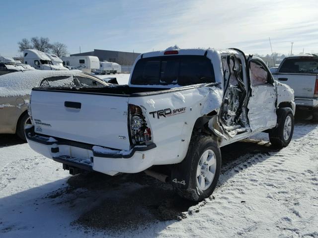 3TMLU4EN3FM197930 - 2015 TOYOTA TACOMA DOU WHITE photo 4