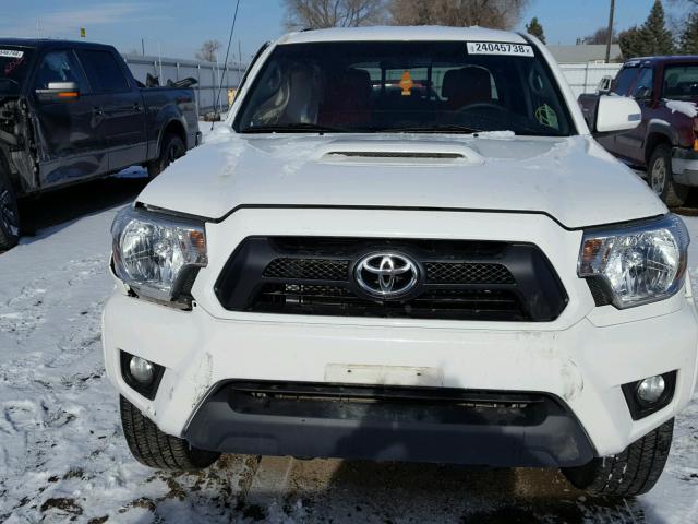 3TMLU4EN3FM197930 - 2015 TOYOTA TACOMA DOU WHITE photo 9