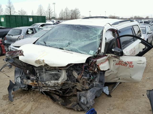 5TDKK3DC4BS021457 - 2011 TOYOTA SIENNA LE WHITE photo 2