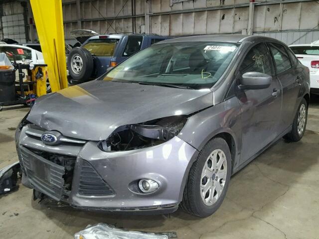 1FAHP3F27CL423644 - 2012 FORD FOCUS SE GRAY photo 2