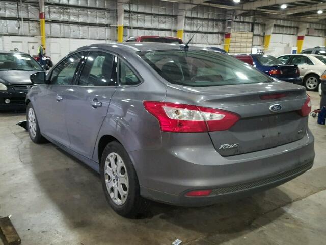 1FAHP3F27CL423644 - 2012 FORD FOCUS SE GRAY photo 3