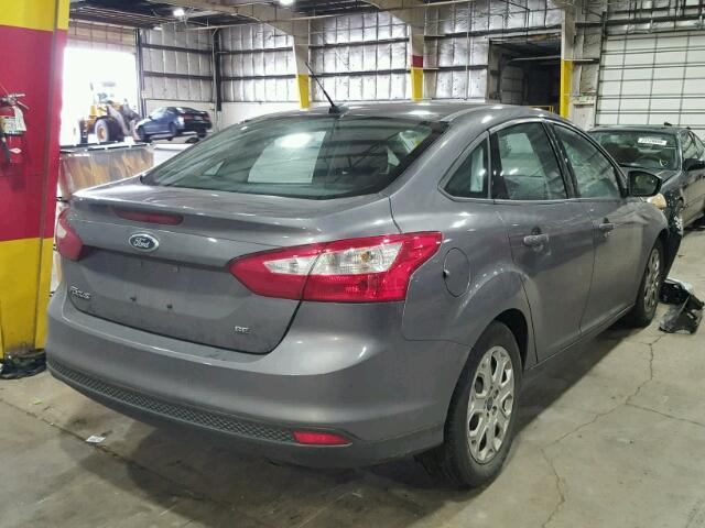 1FAHP3F27CL423644 - 2012 FORD FOCUS SE GRAY photo 4