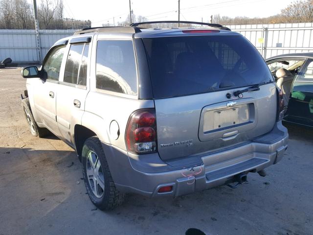 1GNDT13S952218758 - 2005 CHEVROLET TRAILBLAZE GRAY photo 3