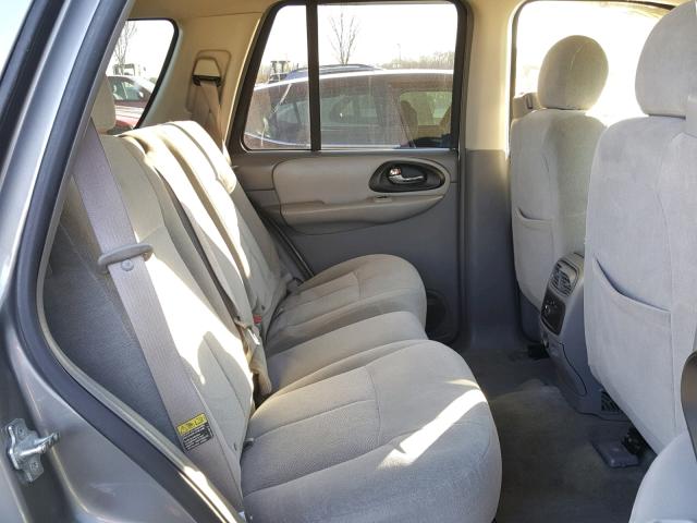 1GNDT13S952218758 - 2005 CHEVROLET TRAILBLAZE GRAY photo 6