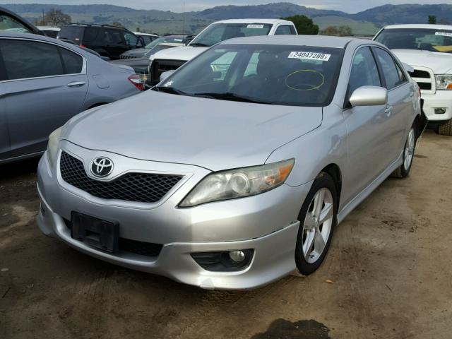 4T1BF3EK5AU108977 - 2010 TOYOTA CAMRY BASE SILVER photo 2