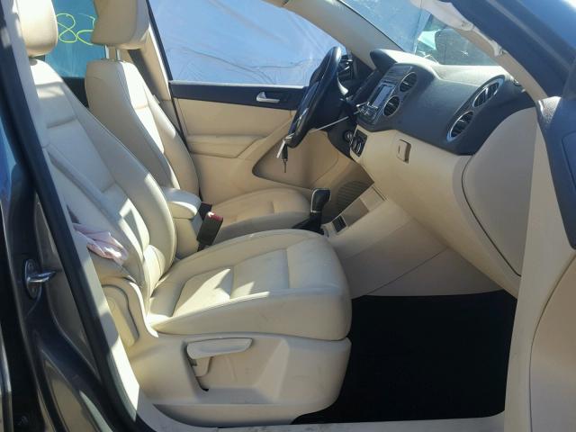 WVGAV7AX2CW005921 - 2012 VOLKSWAGEN TIGUAN S GRAY photo 5