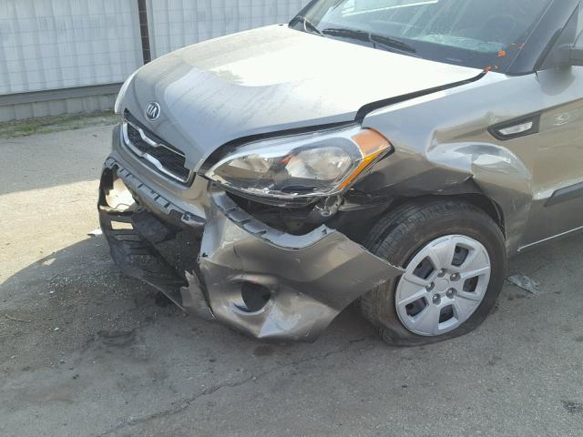 KNDJT2A56D7615716 - 2013 KIA SOUL GRAY photo 9