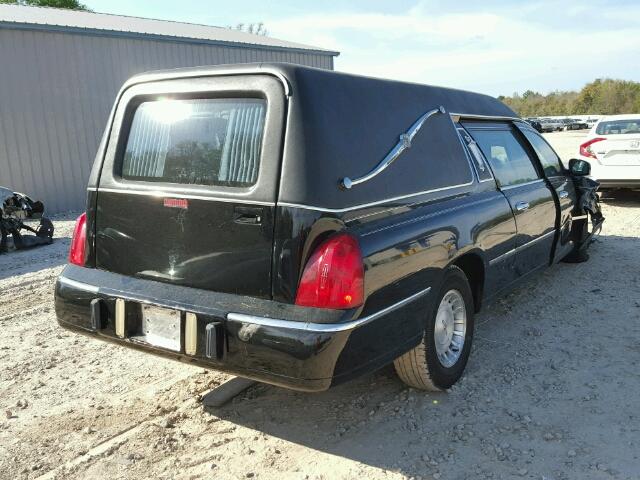 1L1FM81W7WY674816 - 1998 LINCOLN TOWN CAR BLACK photo 4