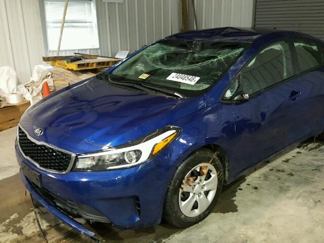 3KPFK4A7XHE012229 - 2017 KIA FORTE LX BLUE photo 9