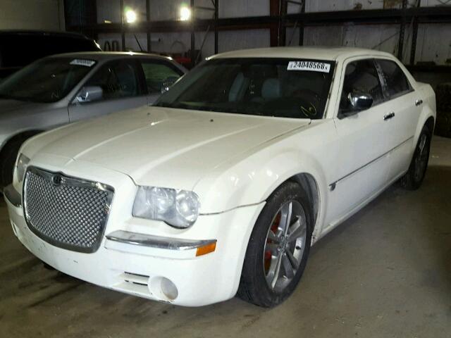 2C3JA63H25H605375 - 2005 CHRYSLER 300C WHITE photo 2