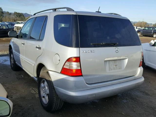 4JGAB54E71A265815 - 2001 MERCEDES-BENZ ML 320 SILVER photo 3