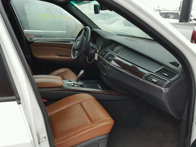 5UXFF03509LJ95821 - 2009 BMW X5 XDRIVE3 Ақ фото 5