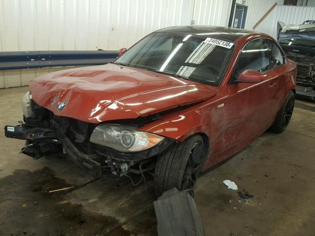 WBAUC73578VF23281 - 2008 BMW 135 I RED photo 2