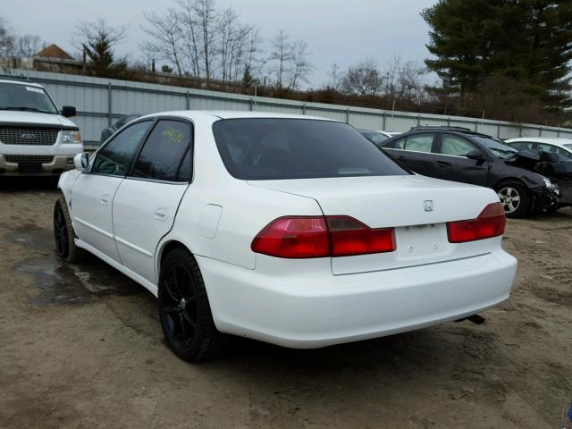 1HGCG6658XA111612 - 1999 HONDA ACCORD LX WHITE photo 3