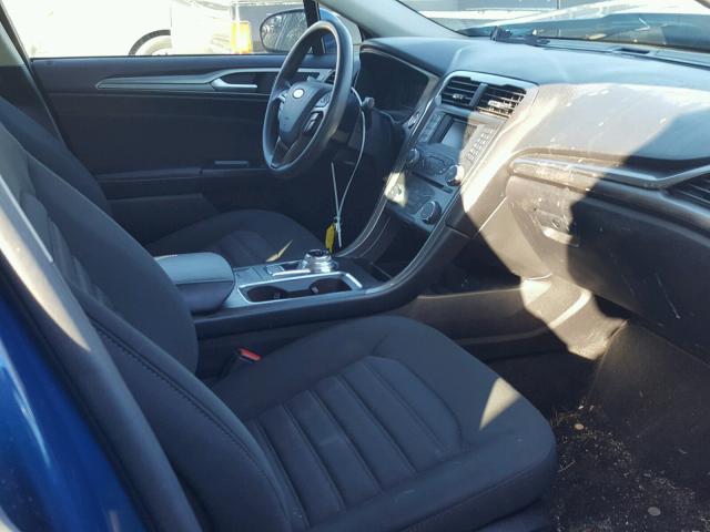 3FA6P0H73HR112641 - 2017 FORD FUSION SE BLUE photo 5