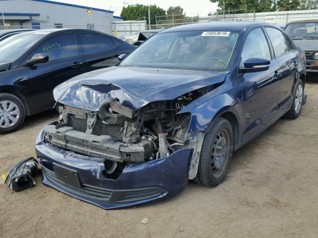 3VWD17AJ2EM428152 - 2014 VOLKSWAGEN JETTA SE BLUE photo 2