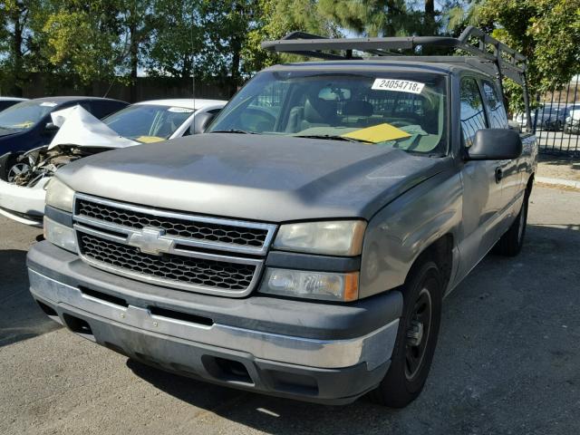 1GCEC19X57Z117503 - 2007 CHEVROLET SILVERADO GRAY photo 2