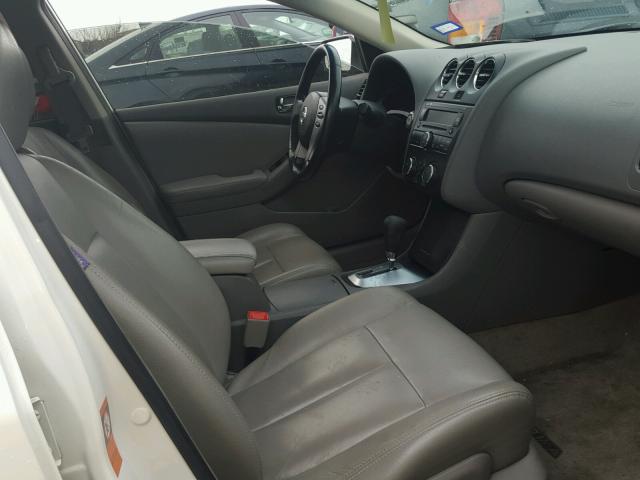 1N4AL21E99N518227 - 2009 NISSAN ALTIMA 2.5 WHITE photo 5