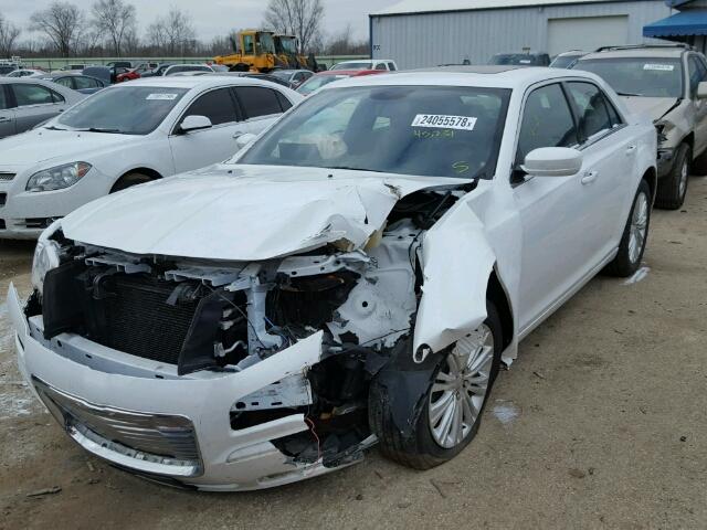 2C3CCARG2DH619134 - 2013 CHRYSLER 300 WHITE photo 2