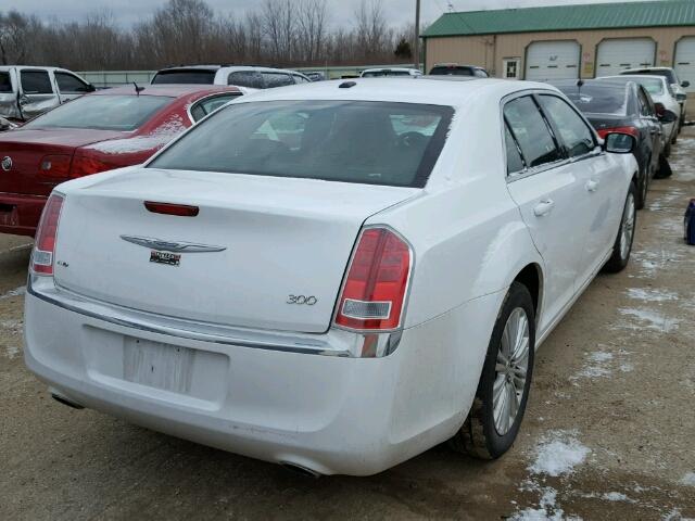 2C3CCARG2DH619134 - 2013 CHRYSLER 300 WHITE photo 4