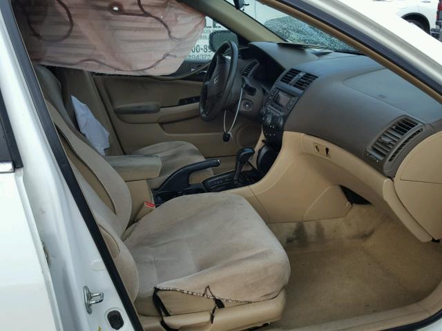 1HGCM56336A157199 - 2006 HONDA ACCORD SE WHITE photo 5