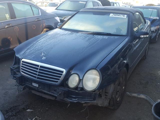 WDBLK65G11T079645 - 2001 MERCEDES-BENZ CLK 320 BLUE photo 2