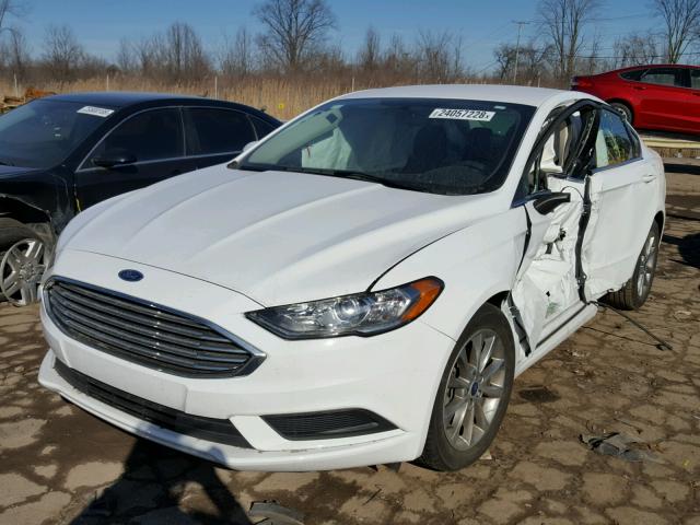 3FA6P0H78HR214145 - 2017 FORD FUSION SE WHITE photo 2