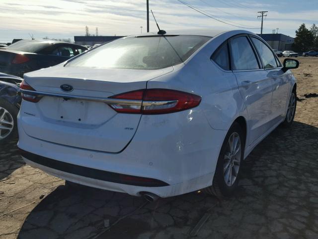 3FA6P0H78HR214145 - 2017 FORD FUSION SE WHITE photo 4