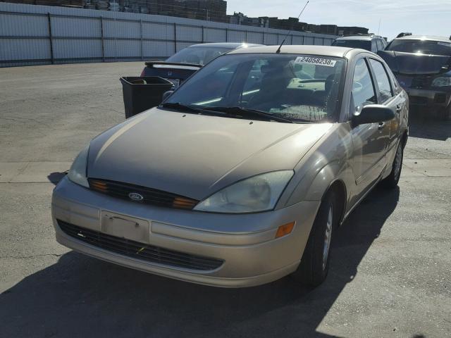 1FAFP34P22W209261 - 2002 FORD FOCUS SE GOLD photo 2