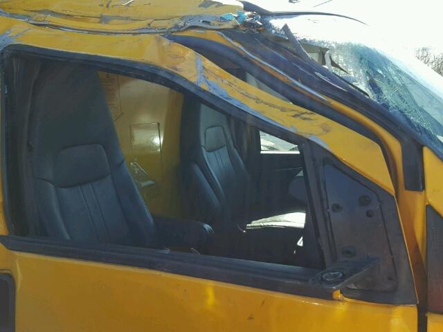 1GDY72CA1B1900638 - 2011 GMC SAVANA CUT YELLOW photo 9