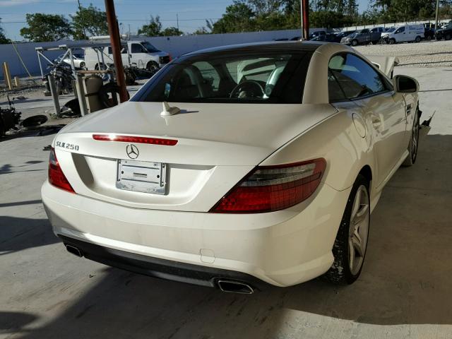 WDDPK4HA4CF046659 - 2012 MERCEDES-BENZ SLK 250 WHITE photo 4