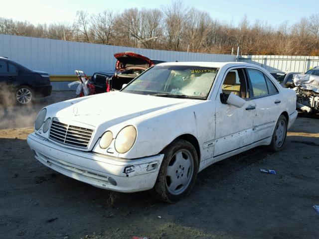 WDBJF72F9VA289005 - 1997 MERCEDES-BENZ E 420 WHITE photo 2