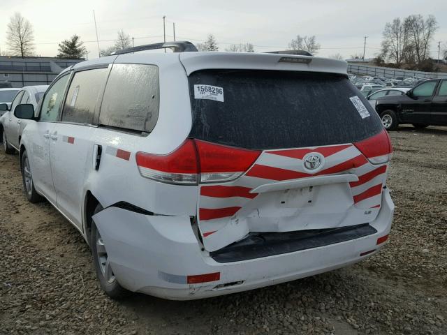 5TDKK3DC8ES515616 - 2014 TOYOTA SIENNA LE WHITE photo 3