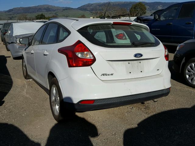 1FADP3K27EL225380 - 2014 FORD FOCUS SE WHITE photo 3