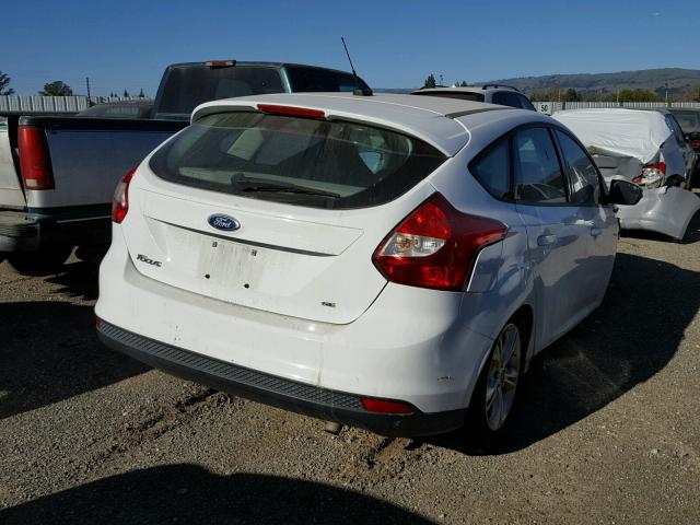 1FADP3K27EL225380 - 2014 FORD FOCUS SE WHITE photo 4