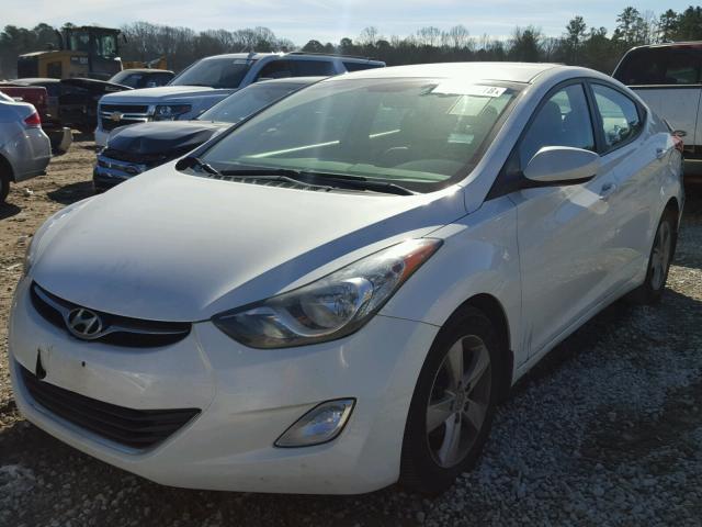 5NPDH4AE3DH395800 - 2013 HYUNDAI ELANTRA GL WHITE photo 2