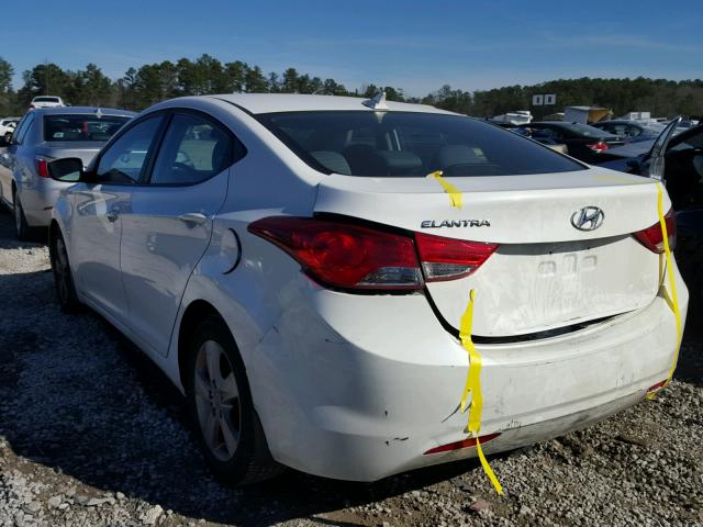 5NPDH4AE3DH395800 - 2013 HYUNDAI ELANTRA GL WHITE photo 3