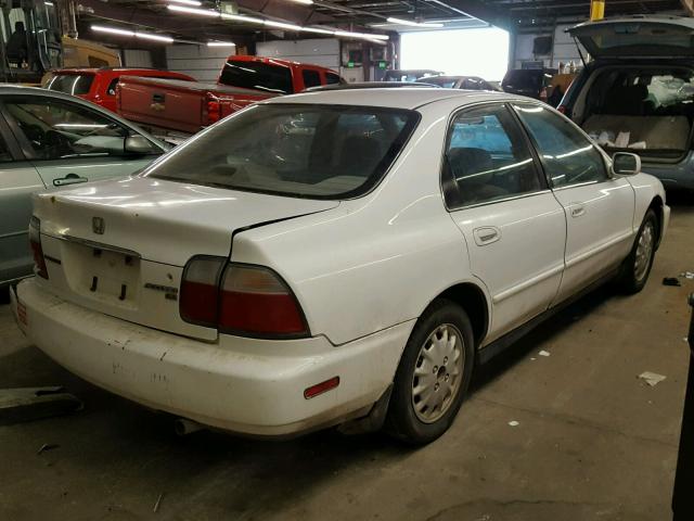 1HGCD5657TA028461 - 1996 HONDA ACCORD EX WHITE photo 4