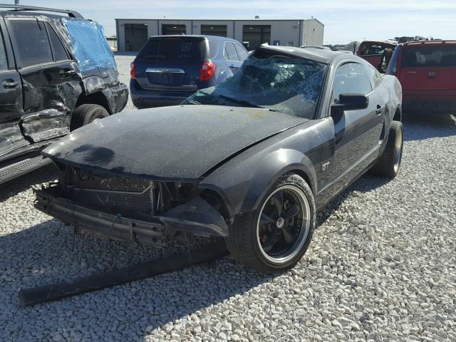 1ZVFT82H875233766 - 2007 FORD MUSTANG GT CHARCOAL photo 2