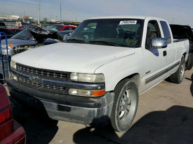 2GCEC19V721190193 - 2002 CHEVROLET SILVERADO WHITE photo 2