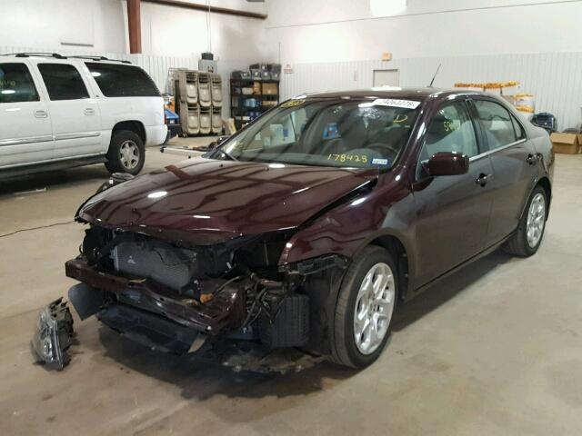 3FAHP0HA9BR178428 - 2011 FORD FUSION SE MAROON photo 2