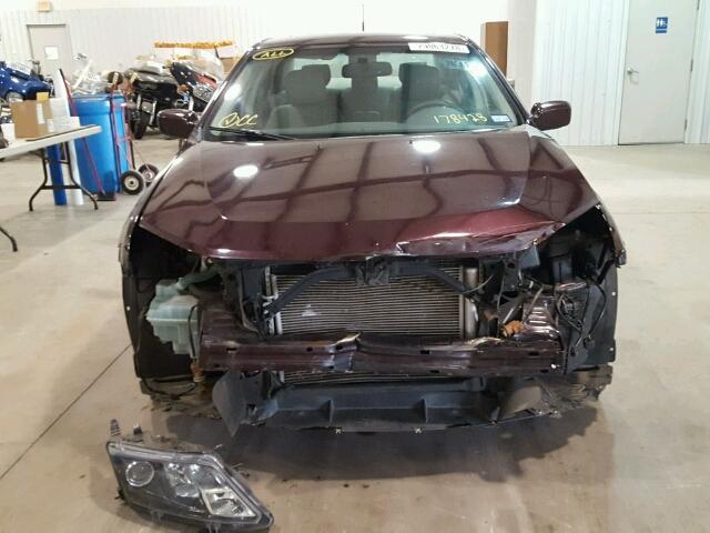 3FAHP0HA9BR178428 - 2011 FORD FUSION SE MAROON photo 9