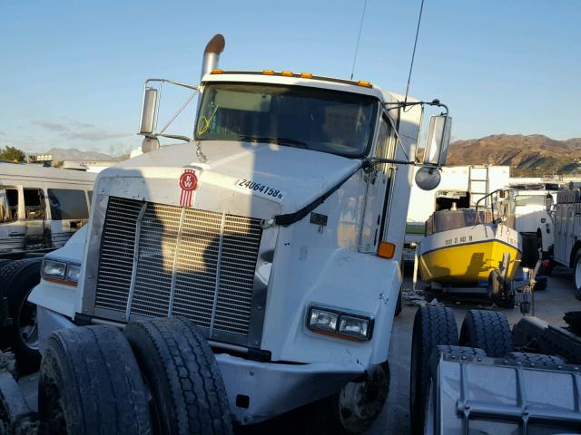 3WKDDW9X0AF271105 - 2010 KENWORTH CONSTRUCTI WHITE photo 2