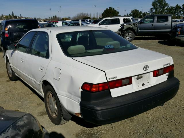 JT2BF22K3W0121947 - 1998 TOYOTA CAMRY CE WHITE photo 3