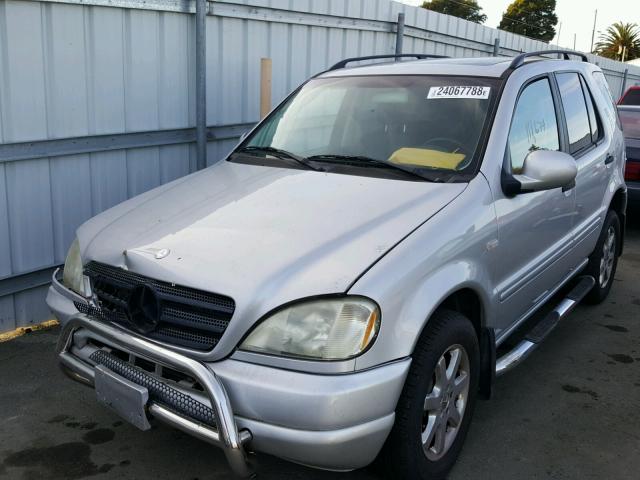 4JGAB72E0YA162888 - 2000 MERCEDES-BENZ ML 430 SILVER photo 2